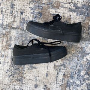 Platform black vans